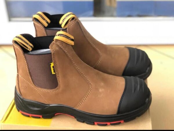 Safe toe safety boots