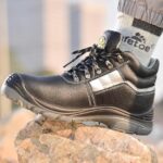 Anti-Slip Rubber Sole Puncture Proof Anti-Smashing Steel Toe Work Boots - These boots feature a steel toe cap, puncture-resistant Kevlar midsole, and an anti-slip rubber sole